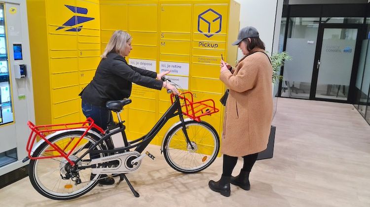 SURPRENANT - La Poste vend des vélos électriques de facteurs reconditionnés